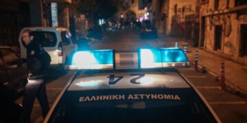 Τουρίστες πέταξαν τραπέζια στον ιδιοκτήτη, τον έδειραν και τον απείλησαν με μαχαίρι