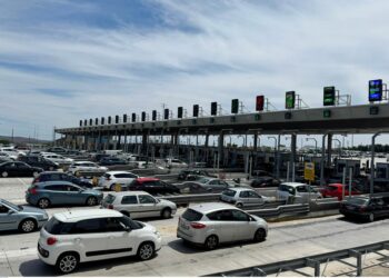 Μπλόκα στα διόδια για οχήματα σε ακινησία