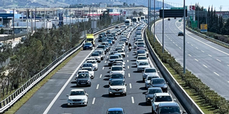 Τροχαίο και μεγάλες καθυστερήσεις στην Αττική Οδό