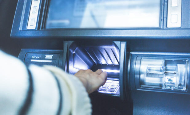 Ποιοι πάνε από Δευτέρα στα ΑΤΜ – Οι πληρωμές της εβδομάδας