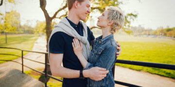 Τα 10 σημάδια που μαρτυρούν ότι ένας άνδρας θα σας αγαπάει για πάντα, ακόμη και αν δεν είστε πλέον μαζί