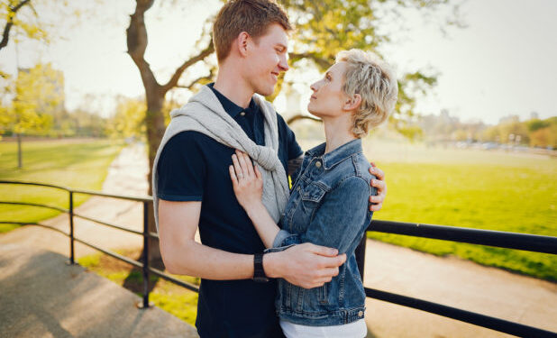 Τα 10 σημάδια που μαρτυρούν ότι ένας άνδρας θα σας αγαπάει για πάντα, ακόμη και αν δεν είστε πλέον μαζί