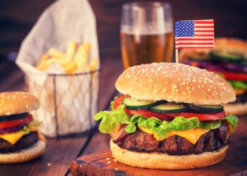 Γιατί η Gen Z «σκοτώνει» τα μπέργκερ στις ΗΠΑ