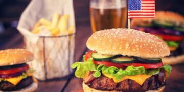 Γιατί η Gen Z «σκοτώνει» τα μπέργκερ στις ΗΠΑ