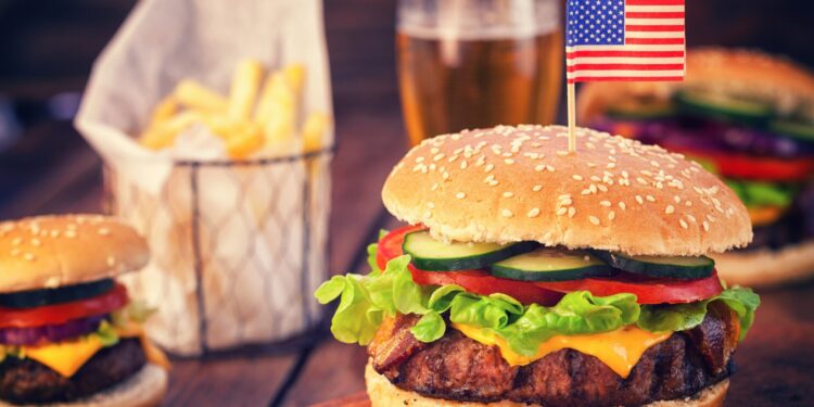 Γιατί η Gen Z «σκοτώνει» τα μπέργκερ στις ΗΠΑ