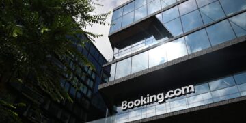 Στηρίζει την πανευρωπαϊκή συλλογική αγωγή κατά της Booking