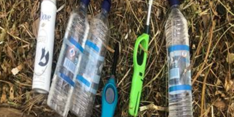 Λυκαβηττός: Συνεργεία του Δήμου Αθηναίων εντόπισαν οινόπνευμα, αναπτήρες και σπρέι ανάμεσα σε δέντρα και χόρτα