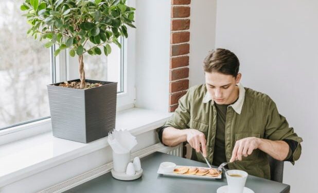 Ύπνος: Η ομάδα τροφίμων που πρέπει να τρώτε το πρωί για να κοιμηθείτε καλά το βράδυ