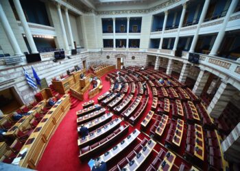 Στα ύψη το πολιτικό θερμόμετρο με φόντο τα Τέμπη