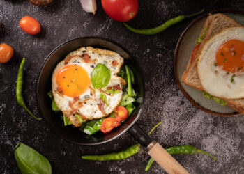 Συνταγή για πεντανόστιμα τηγανητά αυγά