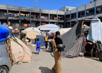 Περίπου 380 συγγραφείς από τη Βρετανία και την Ιρλανδία καταγγέλλουν «γενοκτονία» στη Γάζα