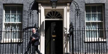 Η αστυνομία συνέλαβε τρίτο άνδρα για την εμπρηστική επίθεση στο σπίτι του πρωθυπουργού Στάρμερ