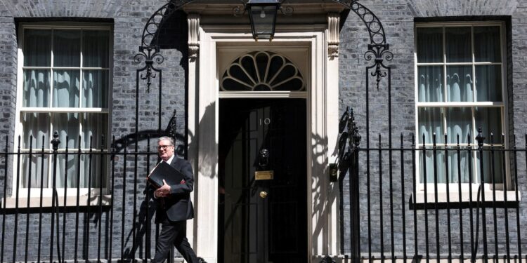 Η αστυνομία συνέλαβε τρίτο άνδρα για την εμπρηστική επίθεση στο σπίτι του πρωθυπουργού Στάρμερ