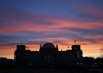 Η χώρα που δανείζει τον πλανήτη