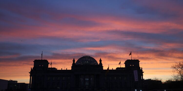 Η χώρα που δανείζει τον πλανήτη