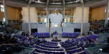 Το μειδίαμα της Μέρκελ, οι «μοδάτοι» Γερμανοί που έρχονται Ελλάδα και οι κολοσσοί που περιμένουμε εξ Αμερικής