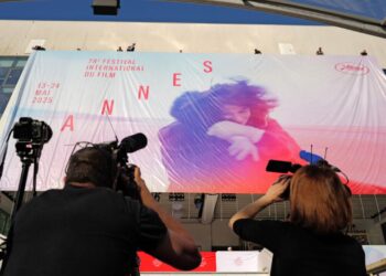 Τελετή έναρξης με απονομή τιμητικού Χρυσού Φοίνικα στον Ρόμπερτ Ντε Νίρο