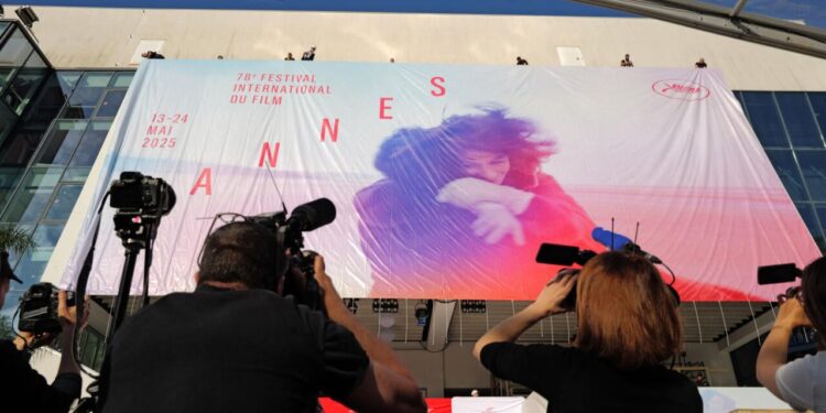 Τελετή έναρξης με απονομή τιμητικού Χρυσού Φοίνικα στον Ρόμπερτ Ντε Νίρο