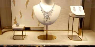 Αύξηση πωλήσεων χάρη στη «λάμψη» της Cartier