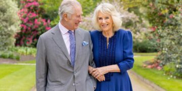 Η λεπτομέρεια που πρόσεξαν οι Βρετανοί στο πορτρέτο του από τη στέψη