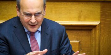 Χατζηδάκης: Ή θα συγκρουστούμε με το βαθύ κράτος ή θα πέσουμε θύμα του