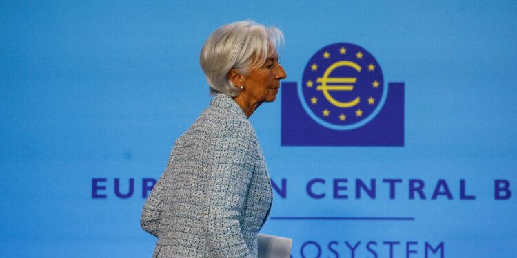 Η Λαγκάρντ συζητά να εγκαταλείψει την ΕΚΤ για να αναλάβει το Φόρουμ του Νταβός