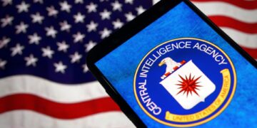 «Ψαλίδι» Τραμπ στους «κατασκόπους»