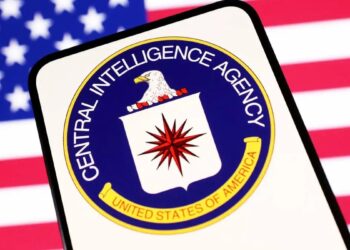 Ο Τραμπ αποψιλώνει τη CIA και άλλες υπηρεσίες πληροφοριών
