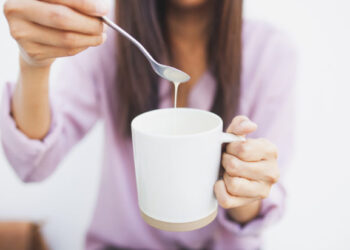 Η φυσική λύση για να απαλλαγείτε από το ροχαλητό καταναλώνοντας 1 κουτάλι από 1 συστατικό το βράδυ