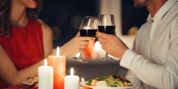 Δεν έχει την οικονομική δυνατότητα να βγαίνει συνέχεια ραντεβού με τον πλούσιο φίλο της – «Αποφασίσαμε να τα πληρώνουμε μισά