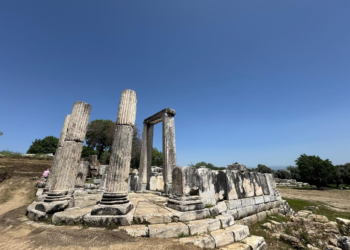 Ανασκαφές στο Ιερό της Εκάτης αποκάλυψαν την πύλη της αρχαίας ελληνικής πόλης και καταστήματα