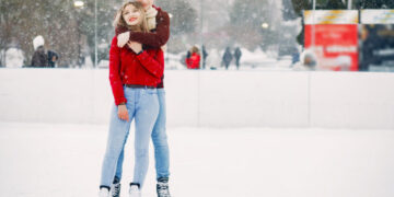 Πέταξε τον άνδρα της έξω από το σπίτι