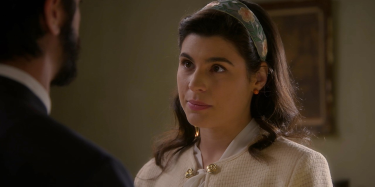 Η Χλόη συγκρούεται με τον Αρχιερατικό Επίτροπο