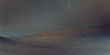 Λαμπερή εμφάνιση του Δείμου στον ουρανό του Άρη