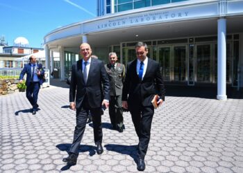 Στην Βοστώνη ο Ν. Δένδιας – Επισκέφθηκε το Εργαστήριο «Lincoln» του ΜΙΤ και την Αεροπορική Βάση «Hanscom»