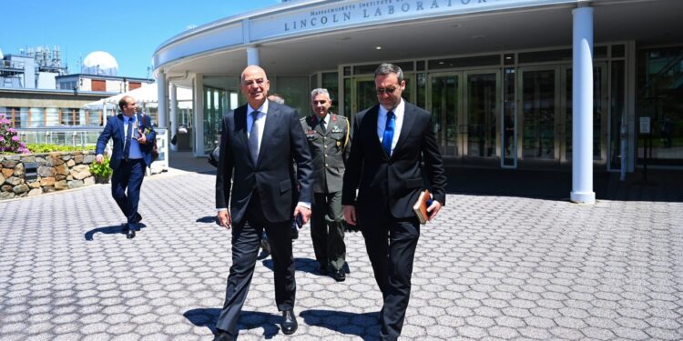 Στην Βοστώνη ο Ν. Δένδιας – Επισκέφθηκε το Εργαστήριο «Lincoln» του ΜΙΤ και την Αεροπορική Βάση «Hanscom»