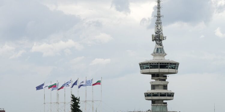Έφτασαν τις 14.000 οι υπογραφές υπέρ του δημοψηφίσματος για τη ΔΕΘ
