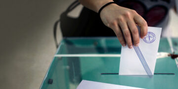 Marc polling for To Proto Thema: 1.7 point recovery for New Democracy, halt on Plevsi Eleftherias – Majority support abolition of civil servants’ permanent status