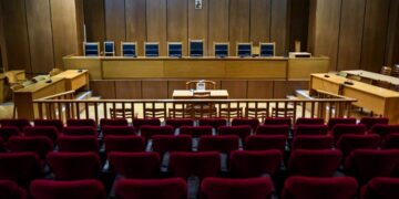 «Βολές» εισαγγελέα κατά προέδρου Αρείου Πάγου με αφορμή εγκύκλιο για τη συμπεριφορά δικαστικών λειτουργών