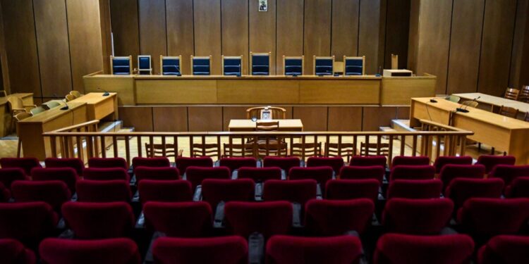 «Βολές» εισαγγελέα κατά προέδρου Αρείου Πάγου με αφορμή εγκύκλιο για τη συμπεριφορά δικαστικών λειτουργών