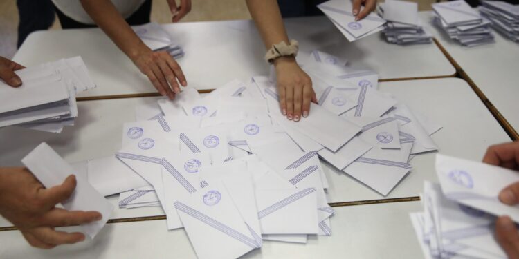 Opinion Poll: «Δεν πρόσθεσε κάτι» το πόρισμα του ΕΜΠ λένε 6 στους 10