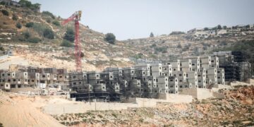 Προχωράει σε νέους εποικισμούς στην Δυτική Όχθη παρά την διεθνή κατακραυγή για την ανθρωπιστική κρίση στην Γάζα