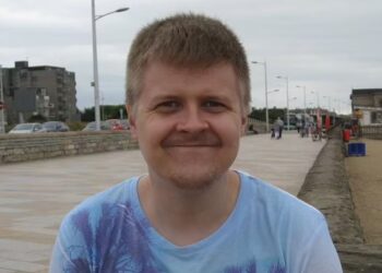 Μαχαίρωσε τον σύζυγό της στον λαιμό και μετά έστειλε μήνυμα στη μητέρα της