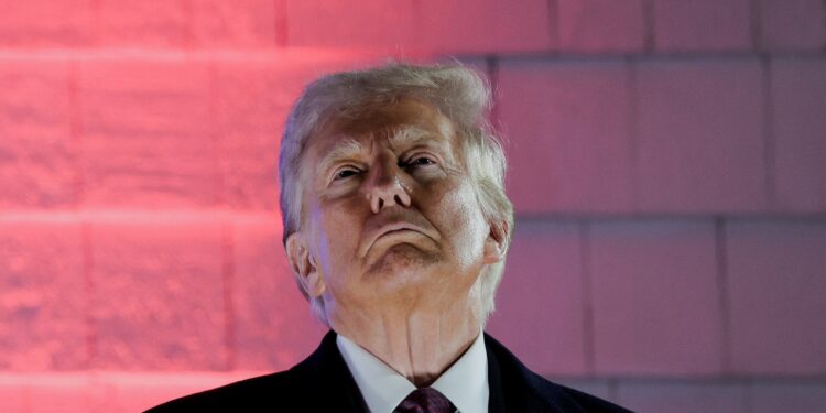 Ικανοποίηση Τραμπ για την πρόθεση ΕΕ να ξεκινήσουν εμπορικές διαπραγματεύσεις