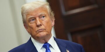 Σε χαμηλότερους τόνους το νέο αίτημα Τραμπ στον Πάουελ για μείωση επιτοκίων