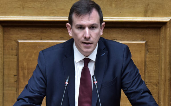 Δεν θα αργήσει η πρόταση του ΠΑΣΟΚ για σύσταση Προανακριτικής για Καραμανλή