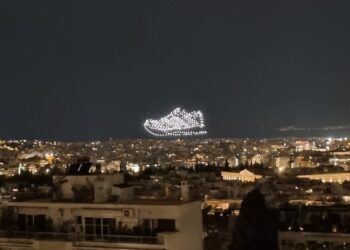 Τι απαντά για το drone show