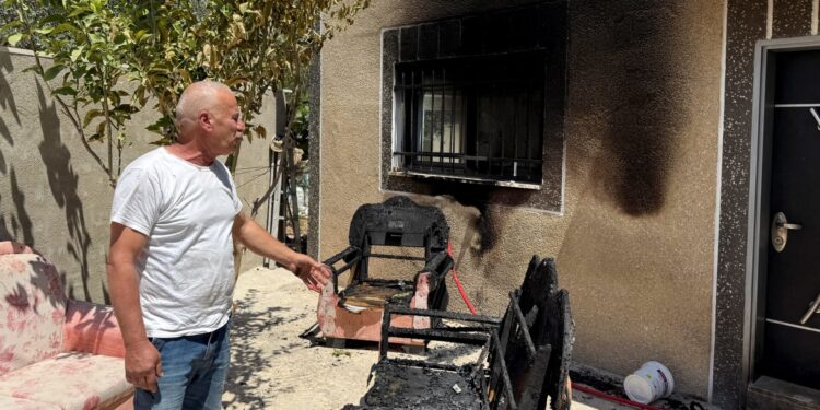 Ισραηλινοί έποικοι πυρπόλησαν αυτοκίνητα και σπίτια Παλαιστινίων στο χωριό Μπρούκιν