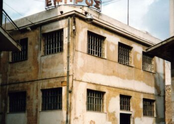 Δήμος Αθηναίων: Κόντρα Δούκα – Μπακογιάννη για το θέατρο «Εμπρός»