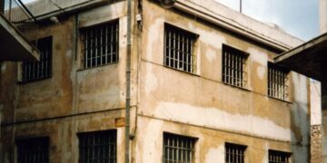 Δήμος Αθηναίων: Κόντρα Δούκα – Μπακογιάννη για το θέατρο «Εμπρός»